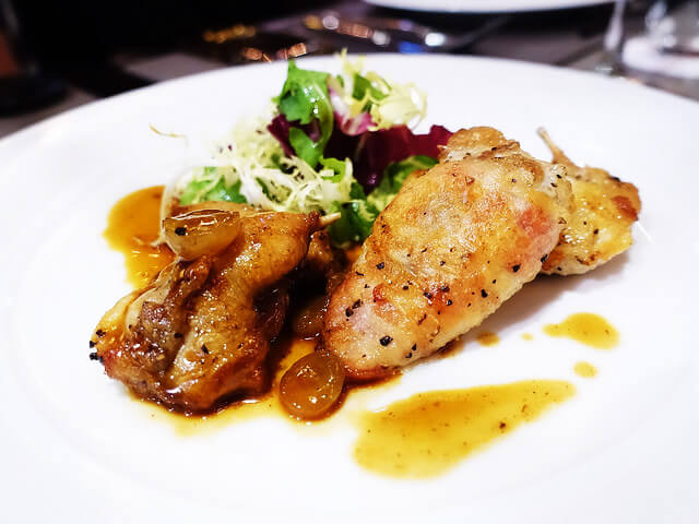 鵪鶉煙肉葡萄沙律(8) Quail Salad with braised grapes, pancetta and quail sauce