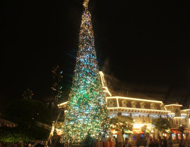 香港迪士尼樂園。聖誕新年浪漫飄雪主題樂園