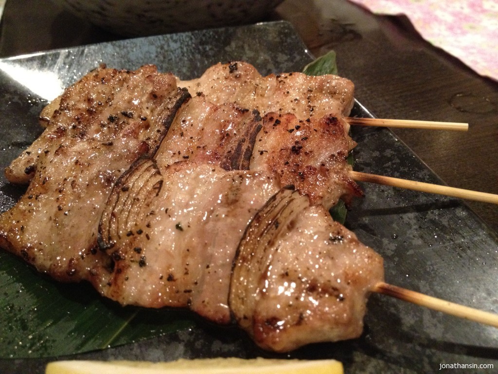 IMG_8491 這個燒腩肉一件與一件之間加了洋蔥同燒同吃,減了不少油膩感。師傅很用心思!